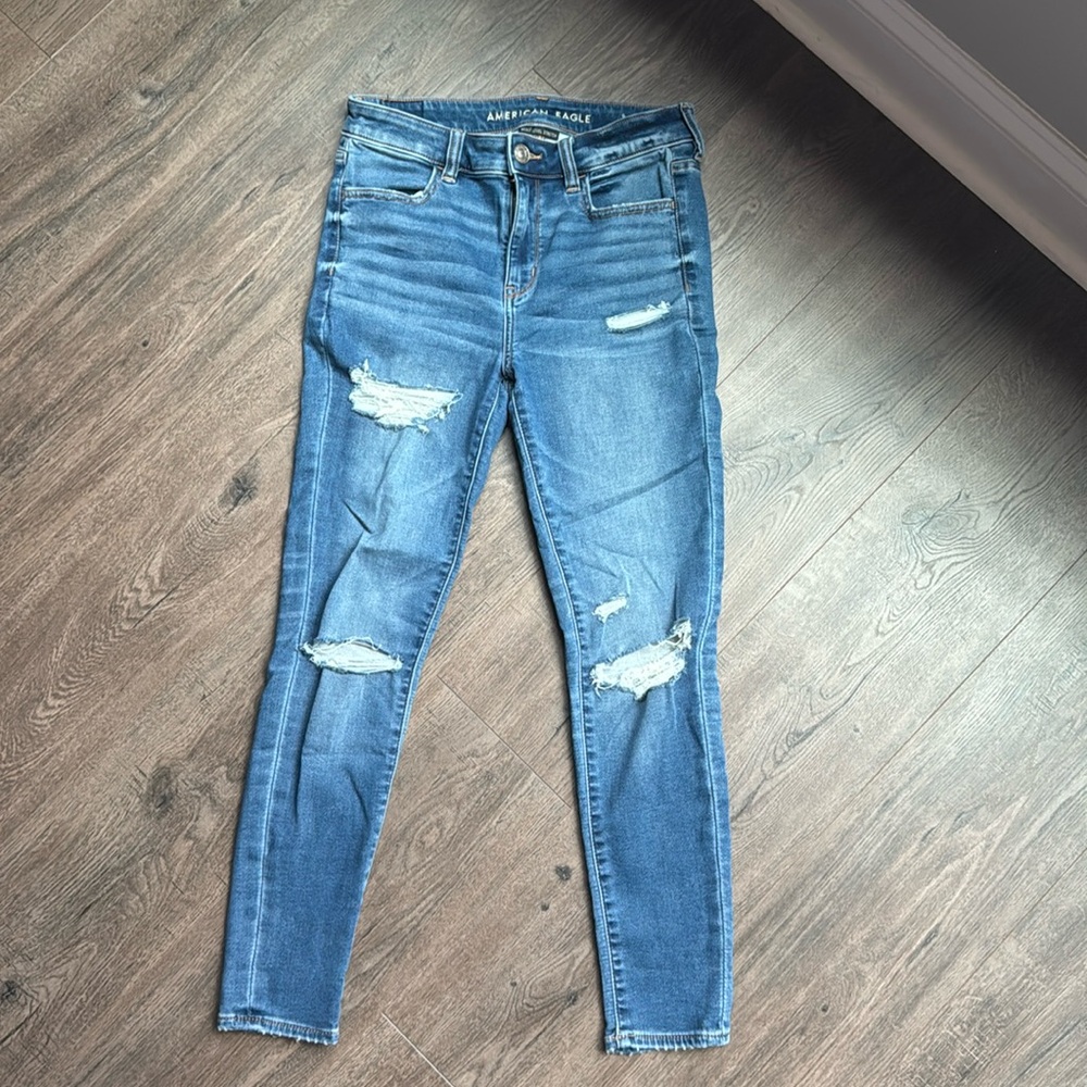 American Eagle Outfitters size 8 Regular Skinny hi-rise Jegging distressed EUC